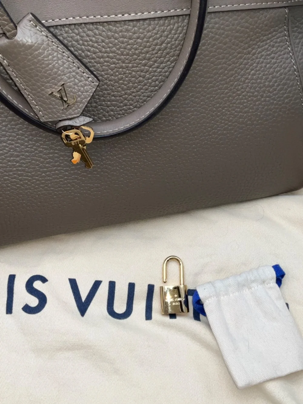 Louis Vuitton excellent very